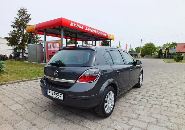 Opel Astra cena 17900 przebieg: 177000, rok produkcji 2010 z Wieleń małe 154